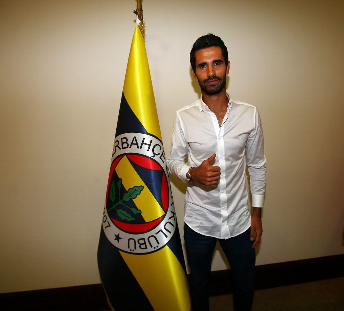 Alper Potuk yeni sözleşmesini imzaladı