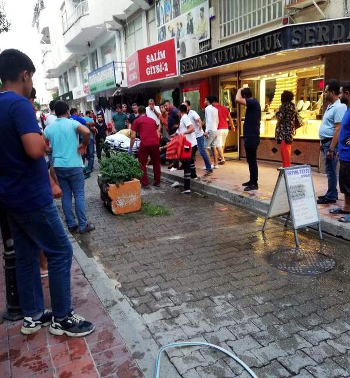 Balkonda oynarken 3. kattan düşen Suriyeli çocuk ağır yaralandı
