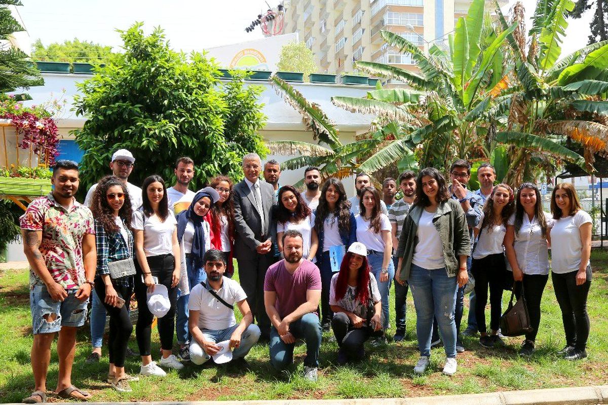 Başkan Tarhan, kadın üretici pazarlarını üniversite öğrencilerine de açıyor