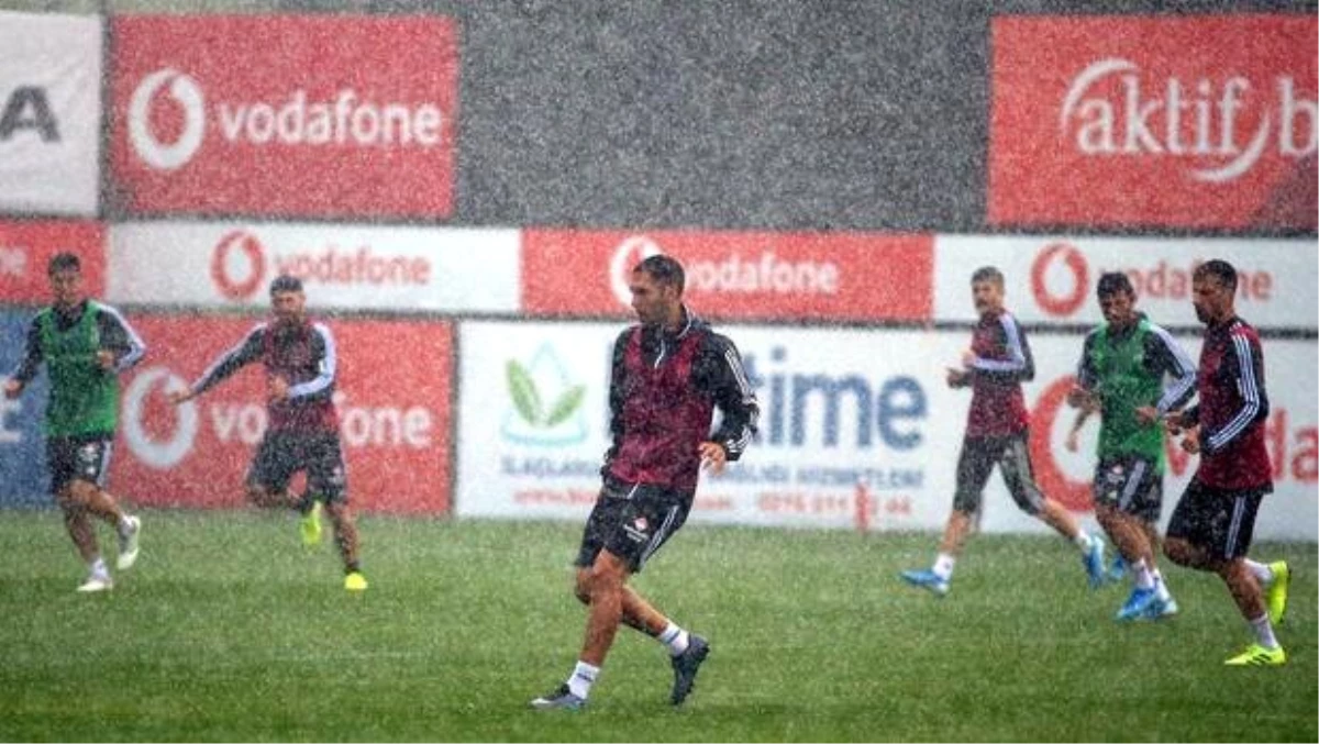 Beşiktaş yağmur altında çalıştı! Burak, Vida, Atiba yok...