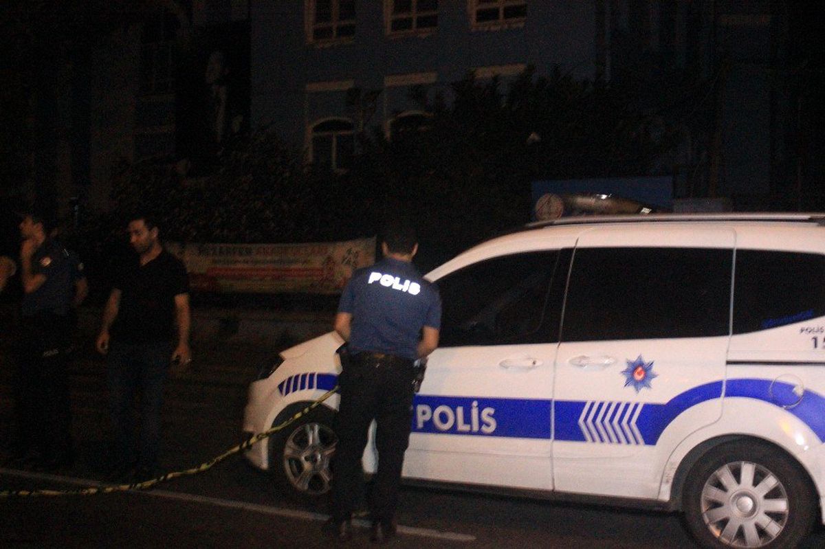 Beyoğlu\'nda şüpheli paket alarmı