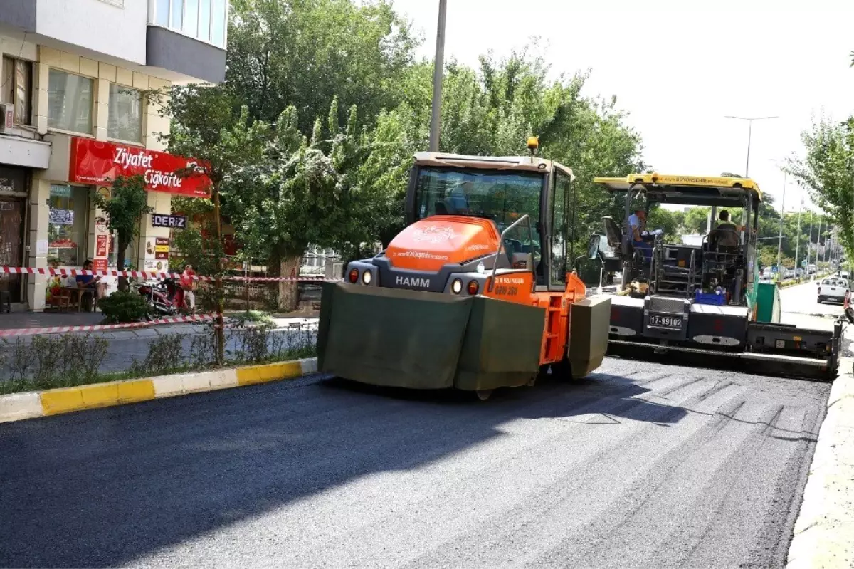 Büyükşehir Batı Gazi\'de asfaltlama çalışmasına başladı