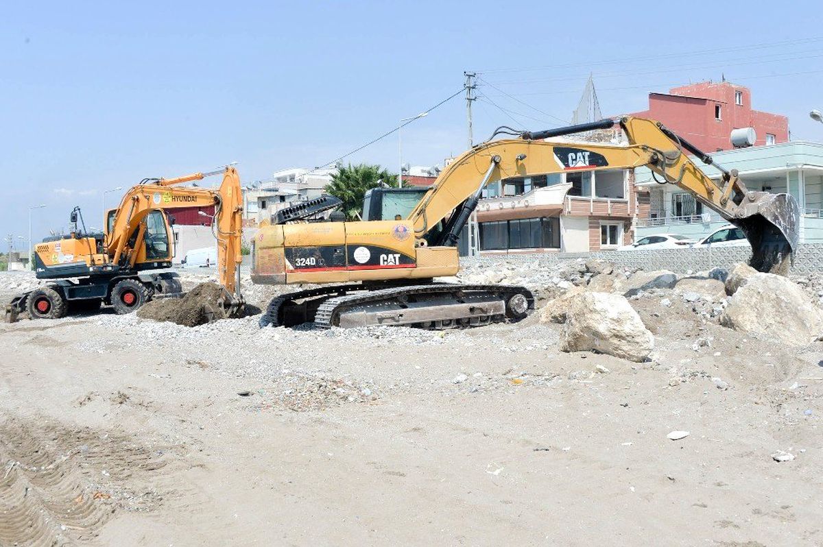 Büyükşehir\'den Karaduvar\'da plaj düzenleme çalışması