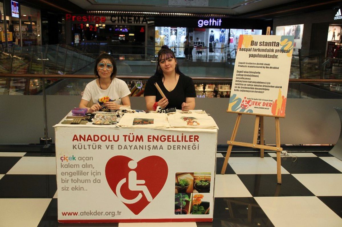Esas 67 Burda AVM\'de engellilere yönelik farkındalık standı açtılar