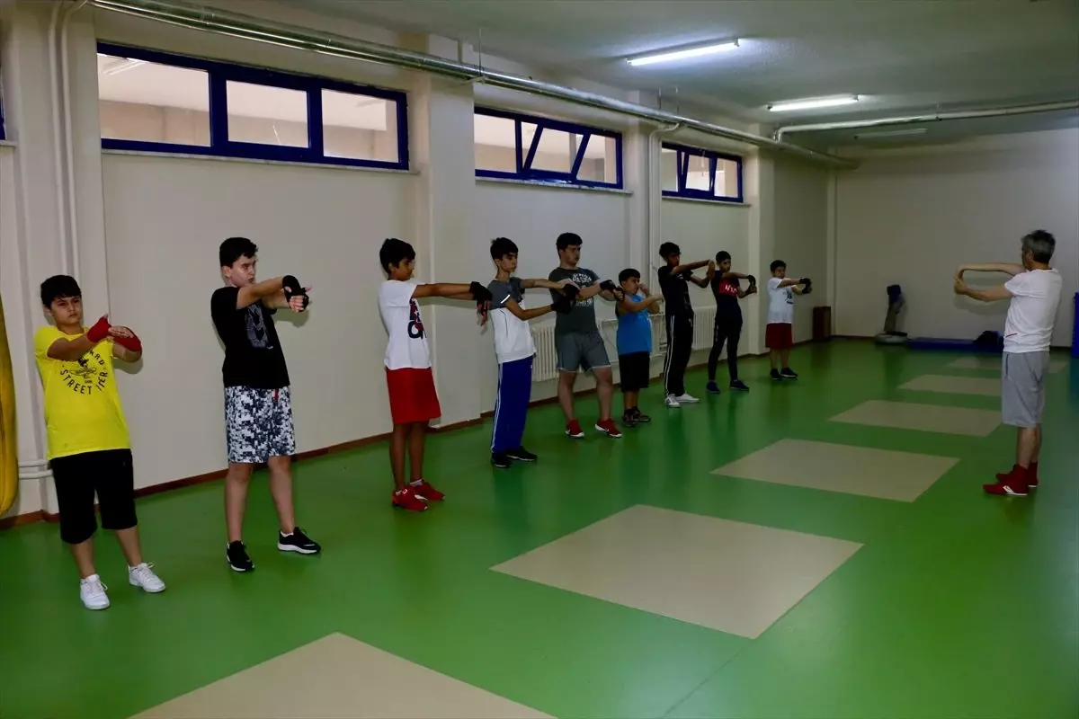 ESOGÜ\'nün genç boksörleri yaz okulunu tamamladı