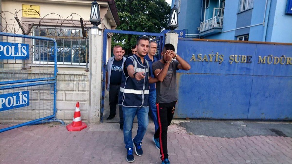 Evlerden telefon ve elbise çalan şüpheli yakalandı