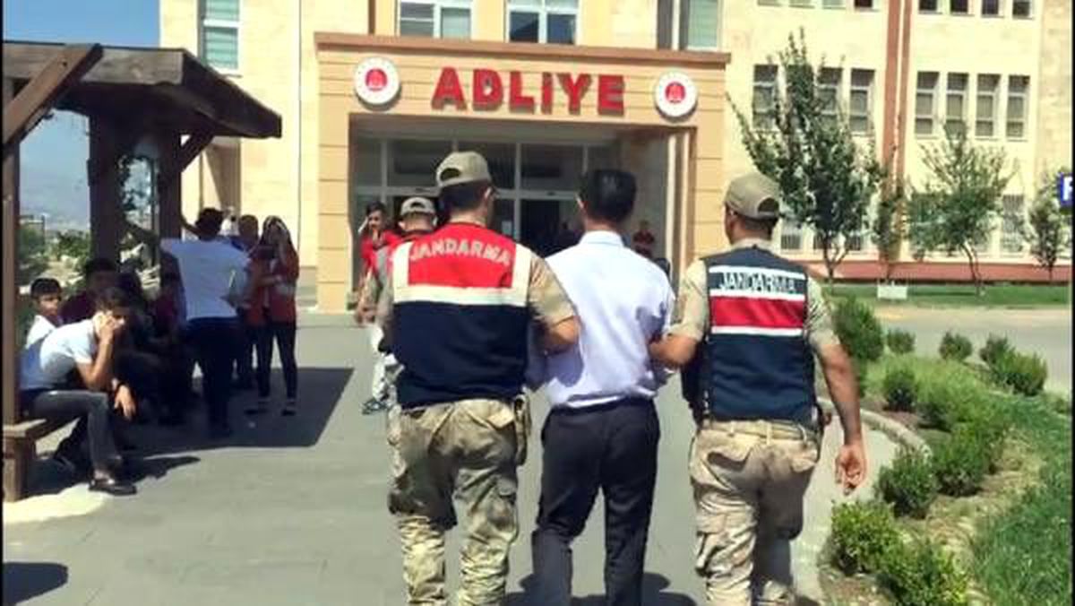 FETÖ şüphelisi kuzeninin düğününde yakalandı