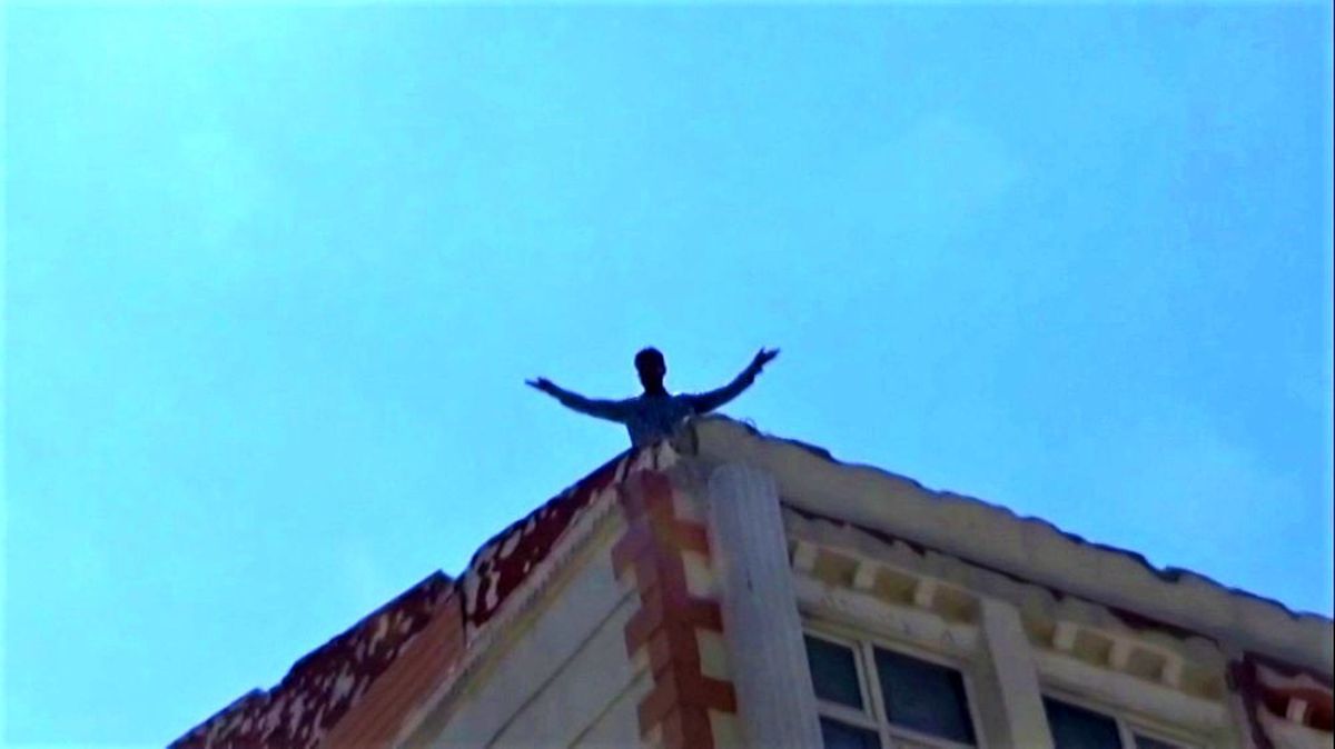 Genci intihardan polis kurtardı