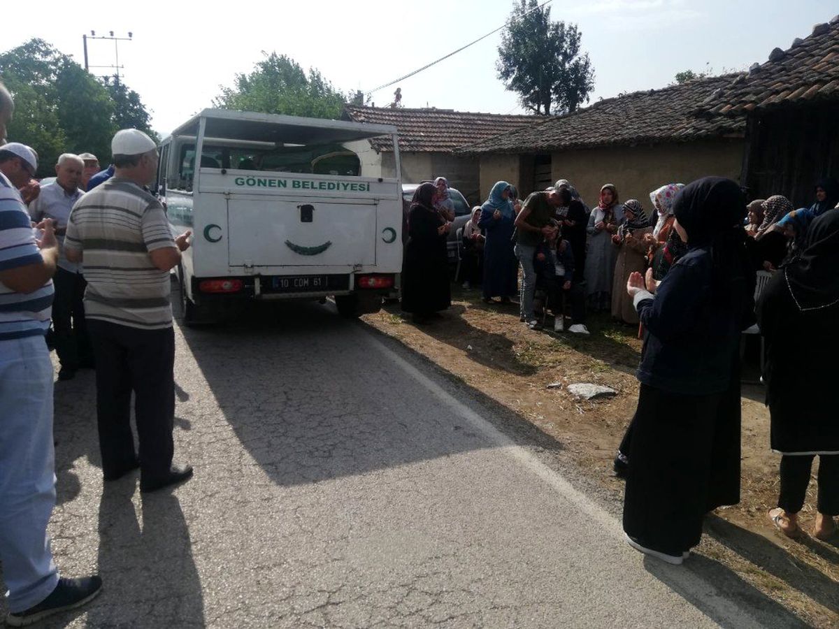 Üvey torunu tarafından öldürülen yaşlı adam defnedildi