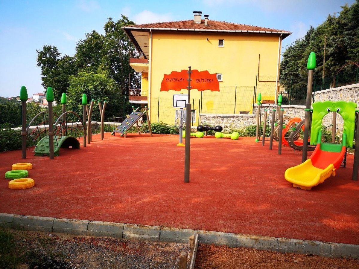 Gündoğdu\'da çocuklar yeni parkına kavuşuyor