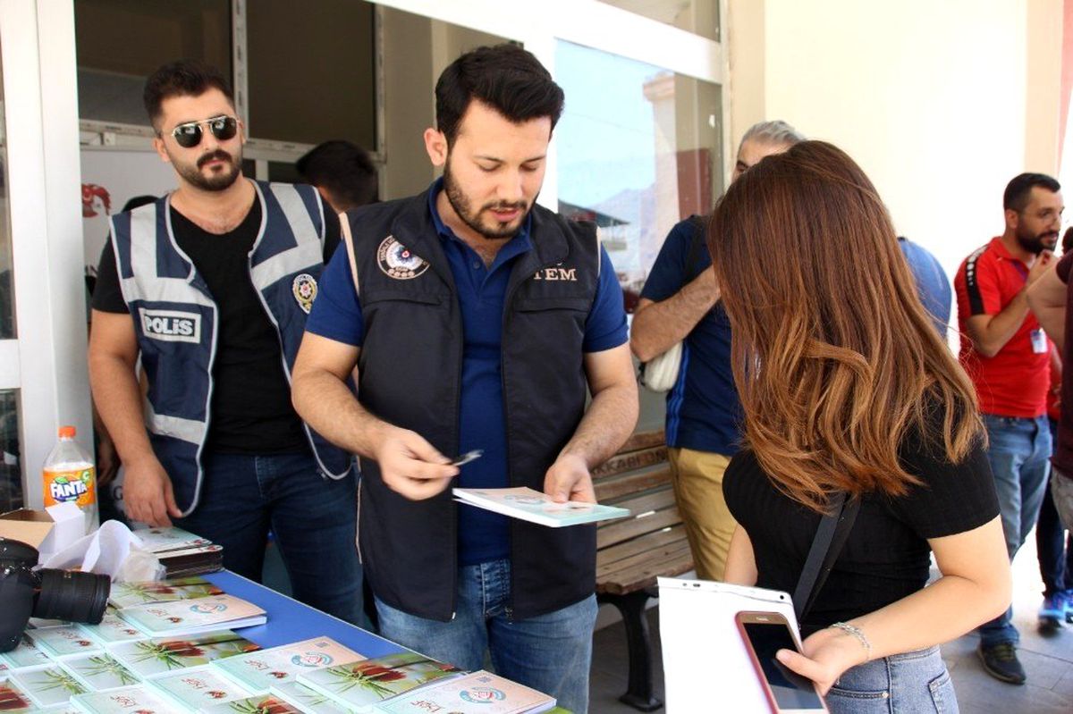 Hakkari\'de öğrenciler terör konusunda bilgilendirildi