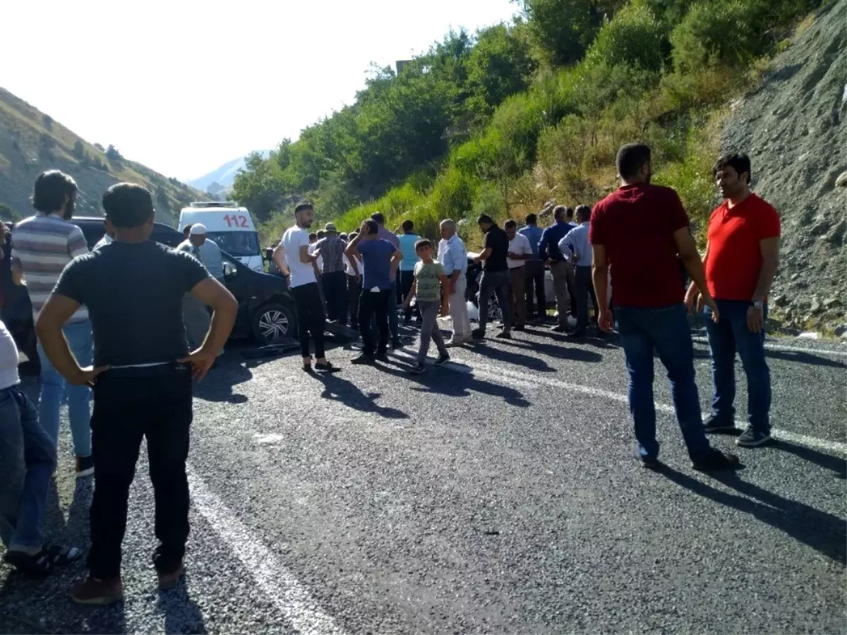 Hakkari-Van karayolunda kaza: 3 yaralı