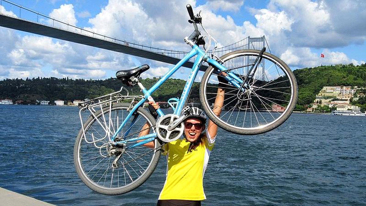 İngiliz kadın bisikletle 89 günde 4500 km pedal çevirerek Londra\'dan İstanbul\'a ulaştı