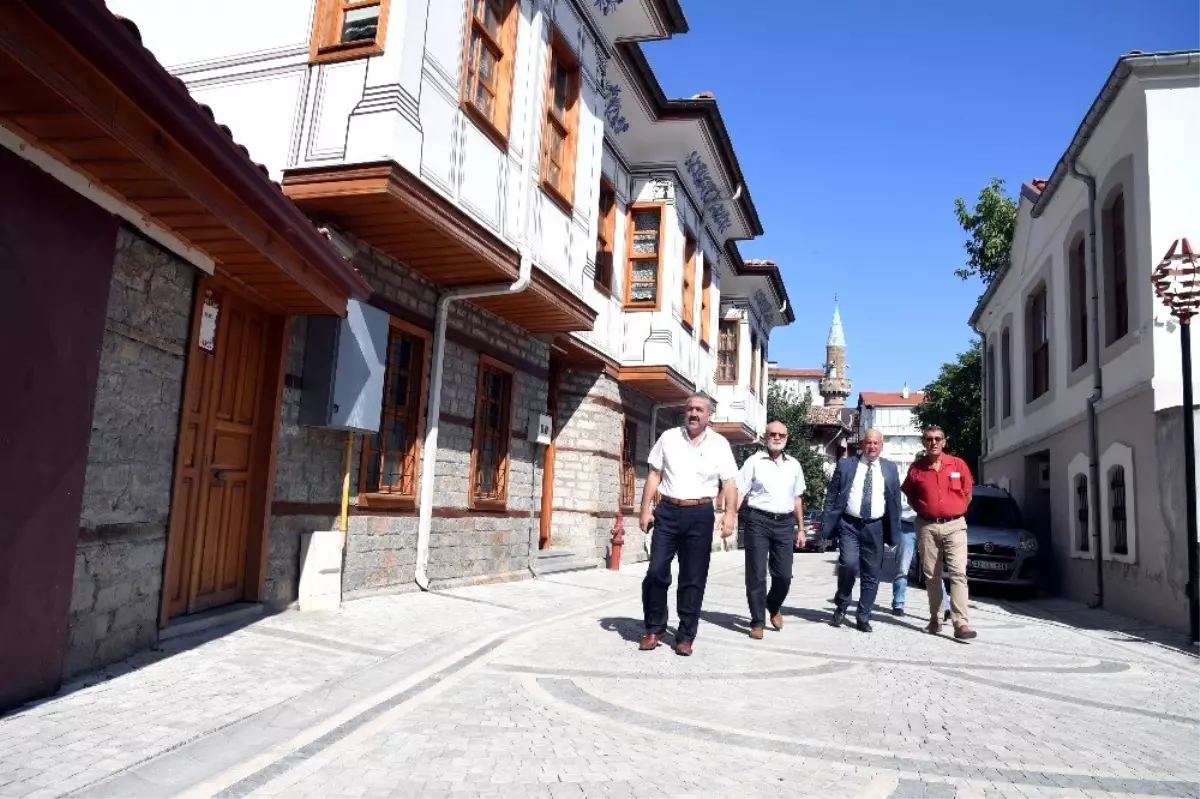 Isparta Belediyesi\'nden kente örnek sokak uygulaması