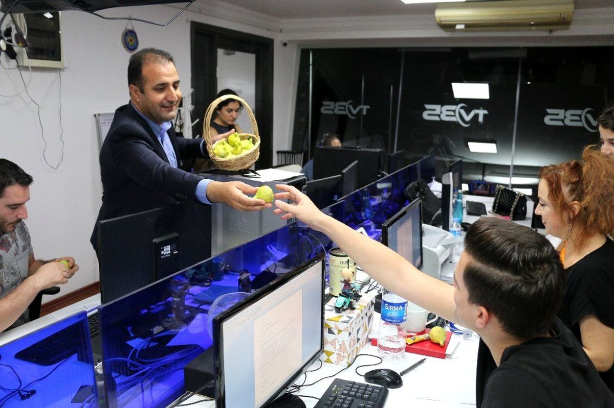 İzmir basınına \'bardacık\' ikramı