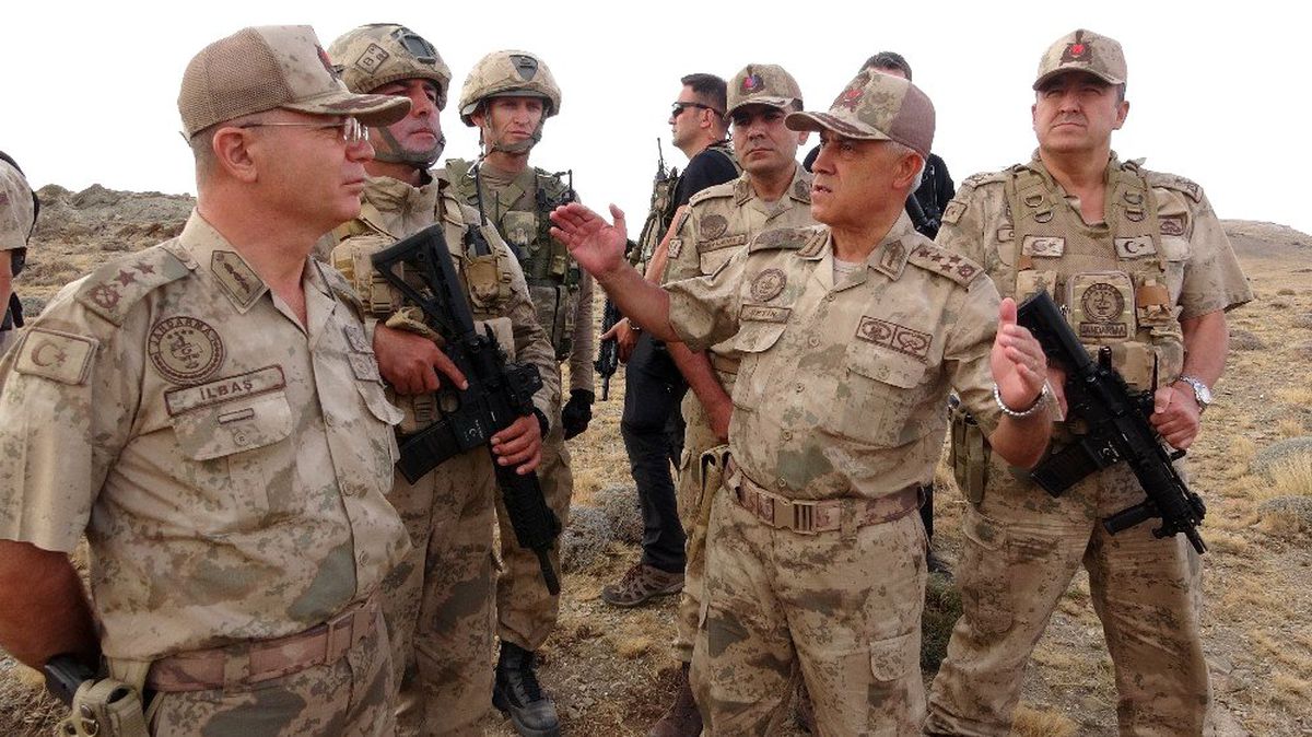 Jandarma Genel Komutanı Orgeneral Arif Çetin operasyon bölgesinde