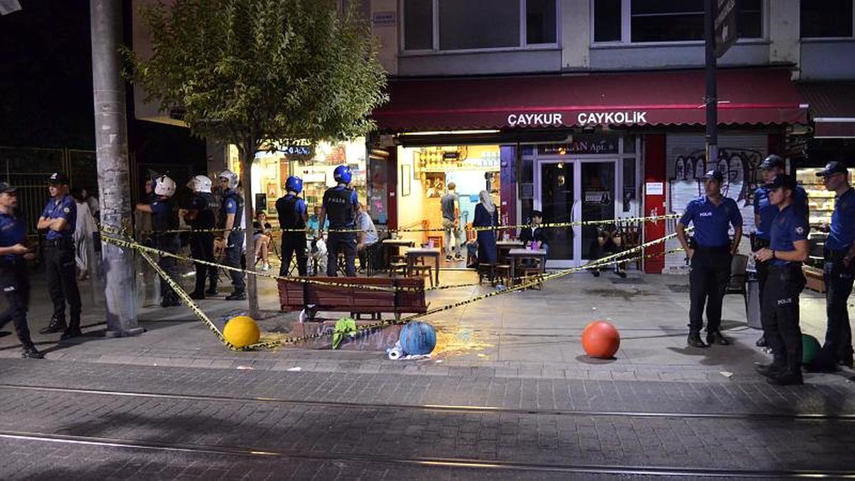 Kadıköy\'de \'kayyum\' protestosu: Çıkan arbedede 1 kişi yaralandı