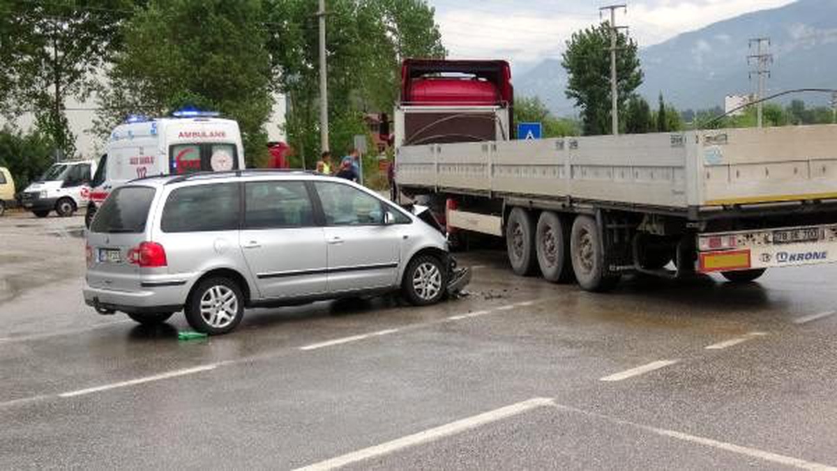 Karabük\'te trafik kazası: 7\'si aynı aileden 8 kişi yaralandı