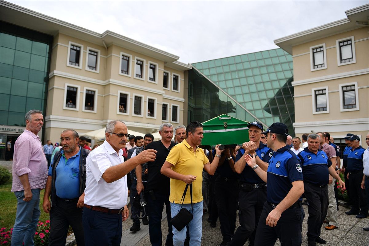 Kazada ölen zabıta memuru için belediyede tören