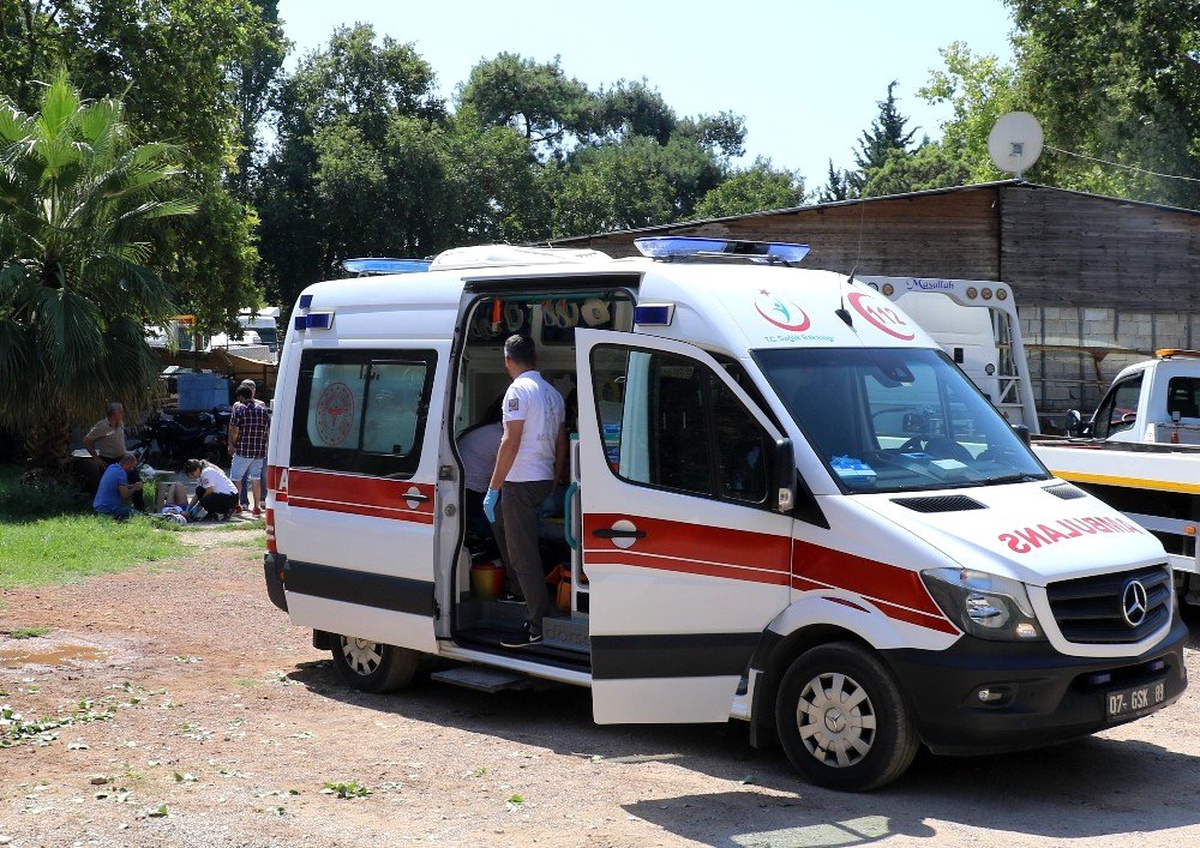 Kontrolden çıkan kamyonet takla attı: 2 yaralı