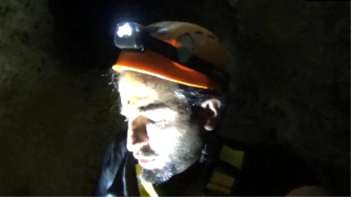 Elazığ\'da mağarada mahsur kalan televizyon ekibinin yaşadıkları kamerada