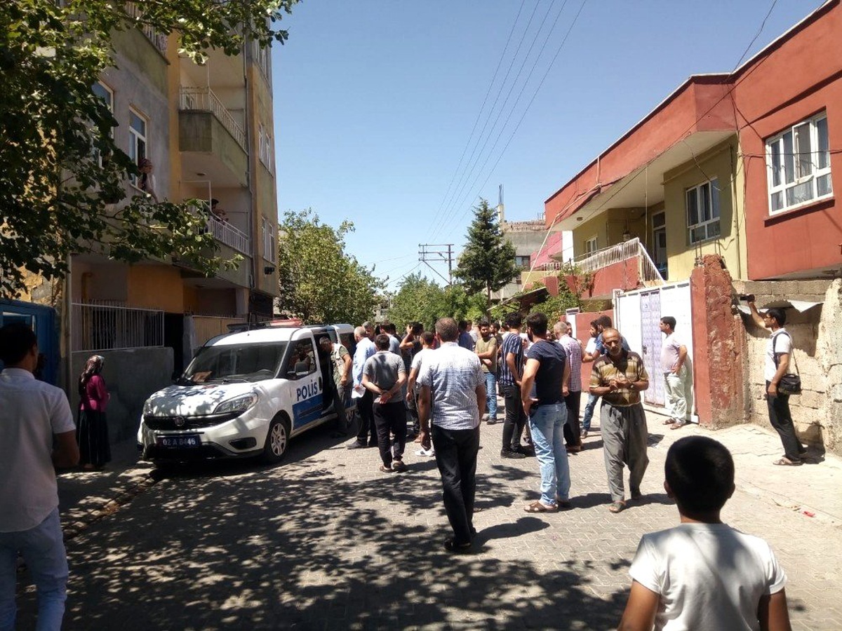 Mahalle sakinlerinin baz istasyonu tepkisi