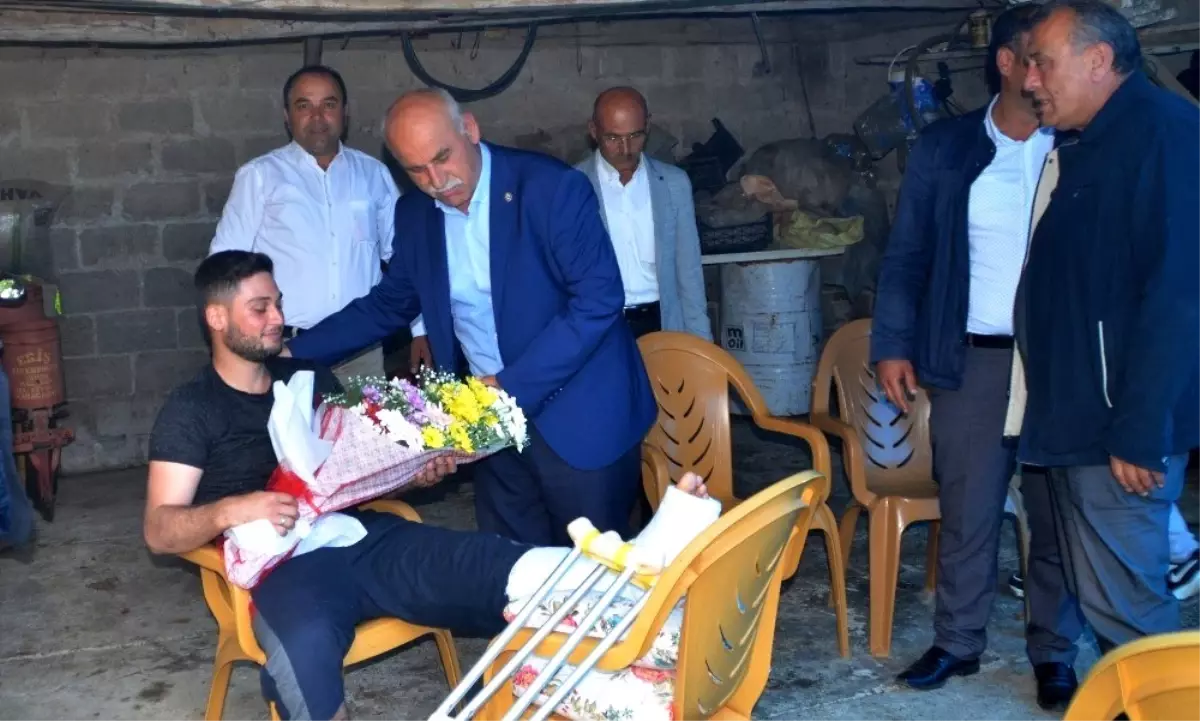 Mayına basarak yaralanan asker baba evinde