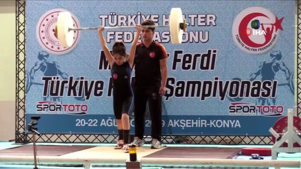 Minikler Ferdi Türkiye Halter Şampiyonası Akşehir\'de başladı