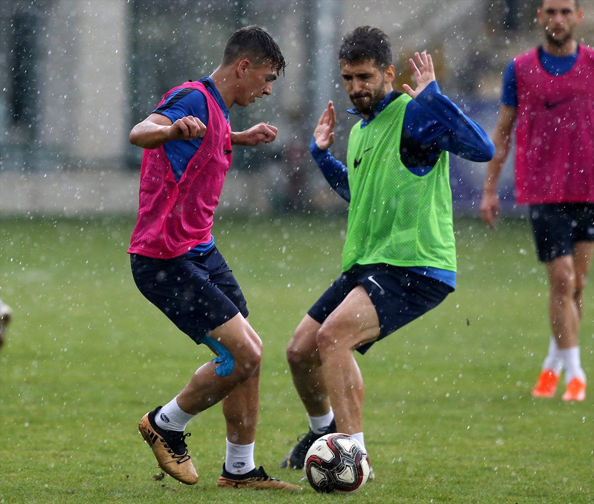 Osmanlıspor yağmur altında çalıştı