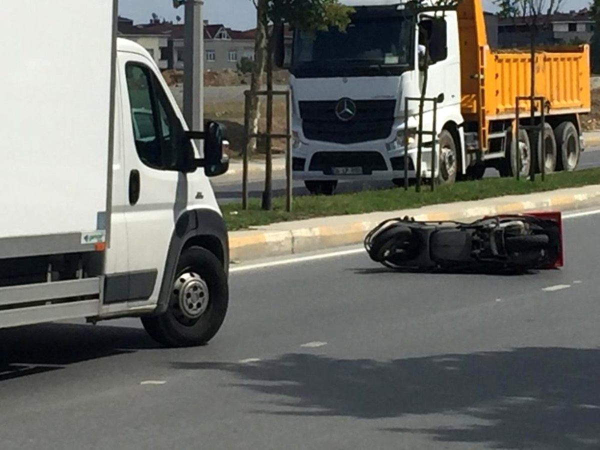(Özel) Motosikletli kurye köpekten kaçarken canından oluyordu