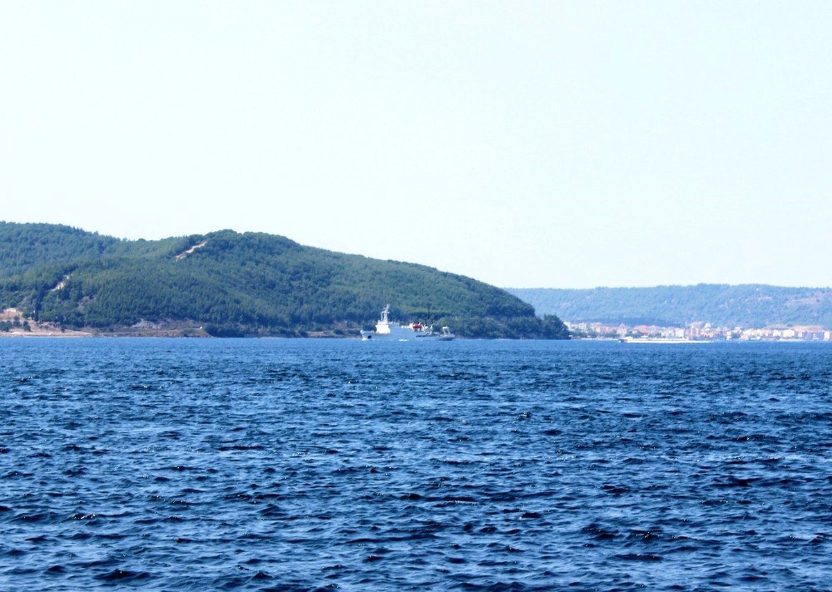 Rus istihbarat gemisi Çanakkale Boğazı\'ndan geçti