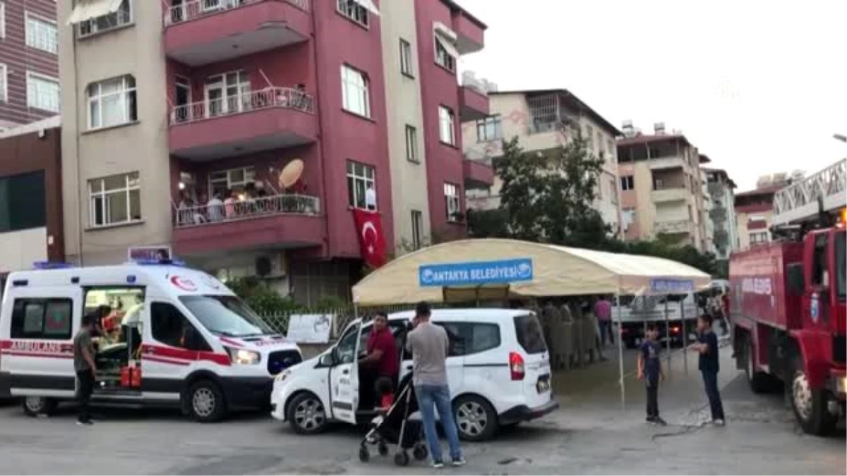 Şehit Jandarma Uzman Çavuş Mehmet Uçar\'ın babaevinde yas