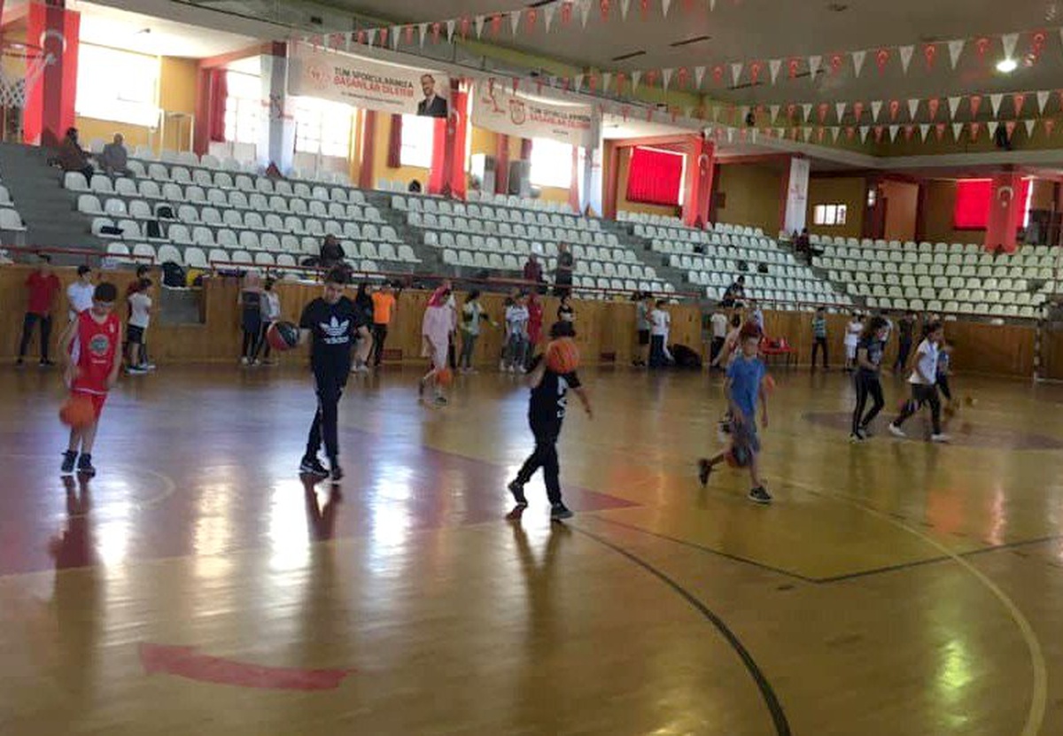 Sivas\'ta basketbol yaz okulu sürüyor