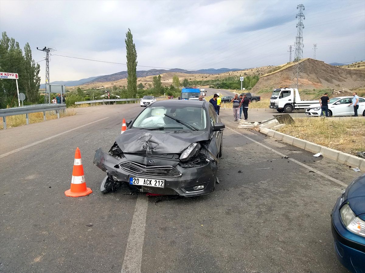 Suşehri\'nde trafik kazası: 1 yaralı