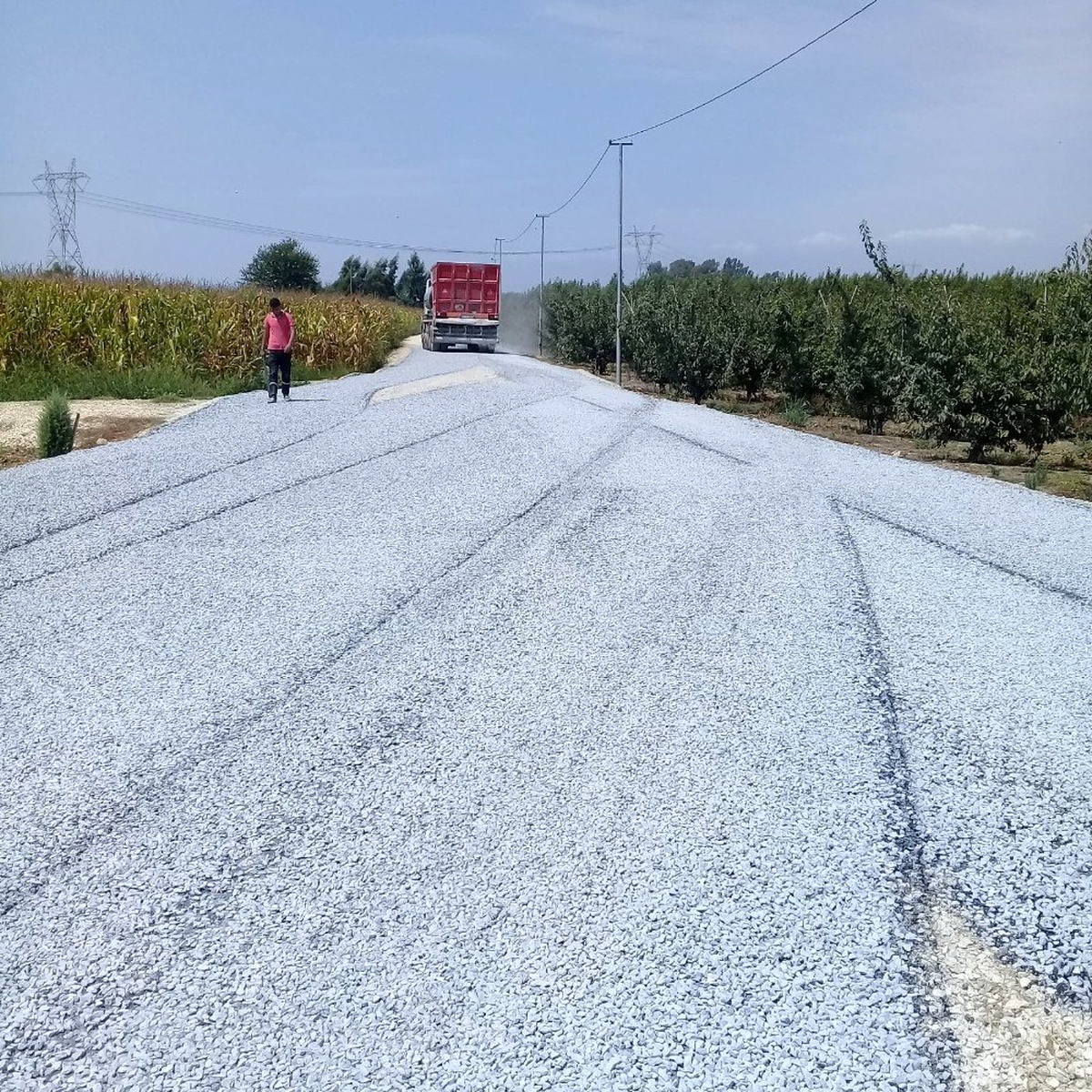 Tarsus\'ta 18 mahalle yolunda asfalt ve parke çalışması