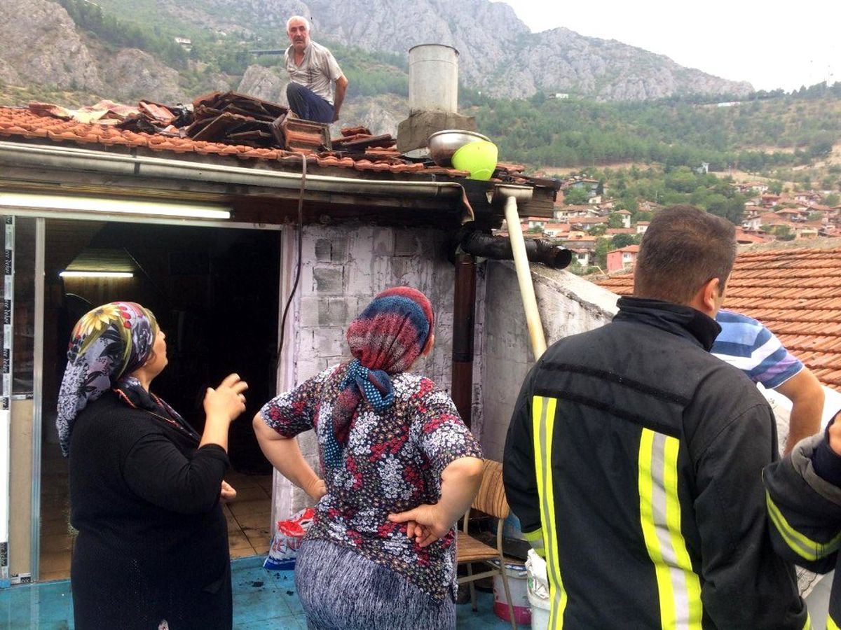 Terasta çıkan yangın korkuttu