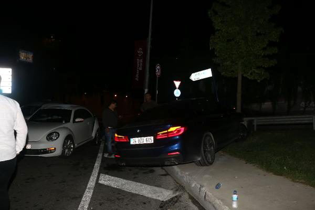Ters yönden gelen cipe çarpmamak için kaldırıma çıktı