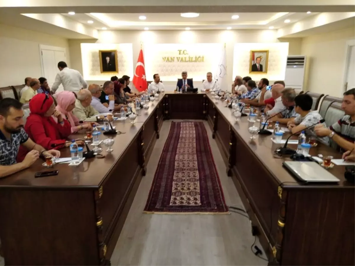 Trabzonlu gazetecilerden Vali Bilmez\'e ziyaret