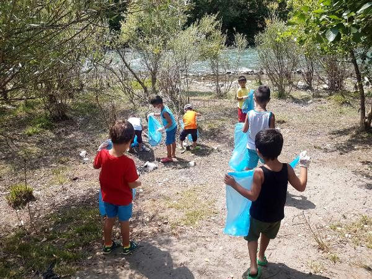 Tunceli\'de miniklerden çöp toplama etkinliği