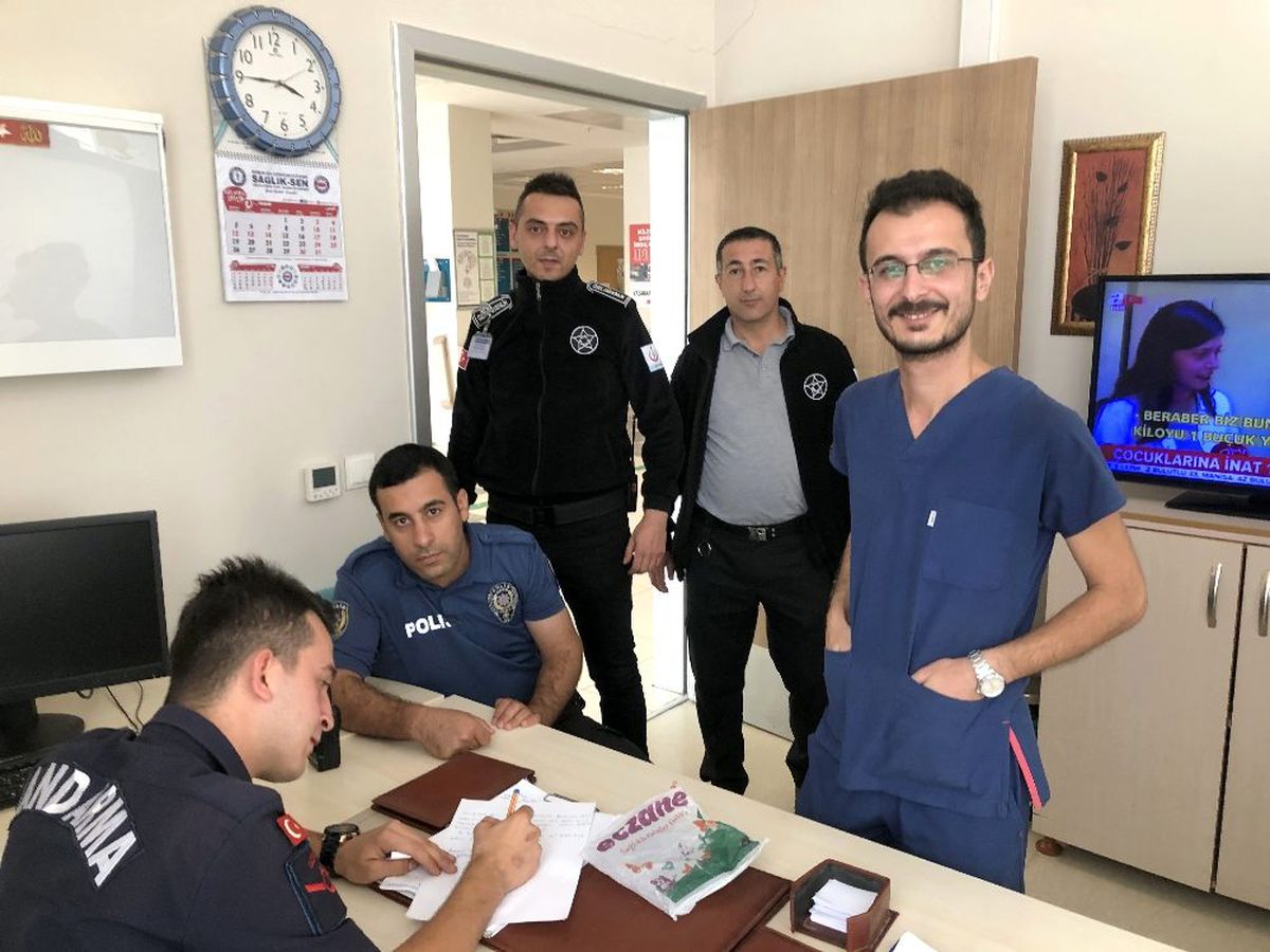Tuvalette bulduğu parayı polise teslim etti