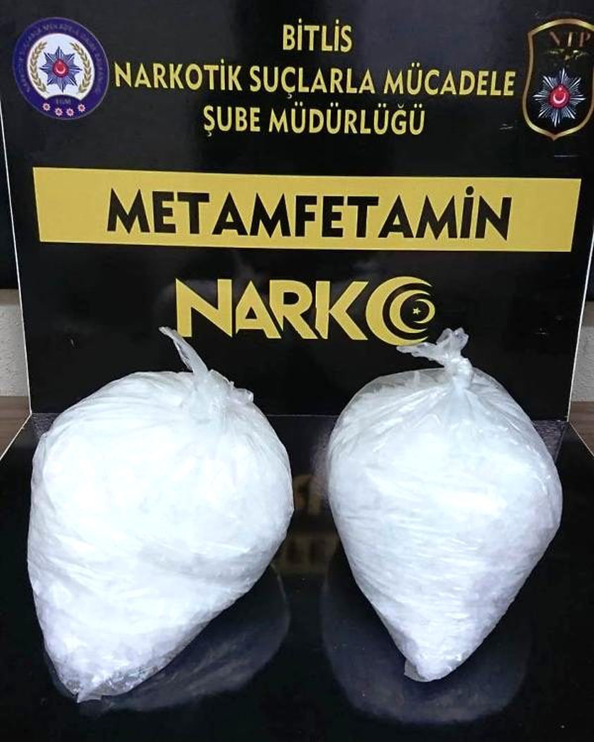 Yol kontrolünde, araçtan 1 kilo metamfetamin çıktı