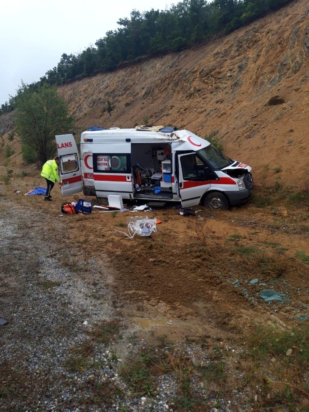 Yozgat\'ta hasta bebeği taşıyan ambulans kaza yaptı: 4 yaralı