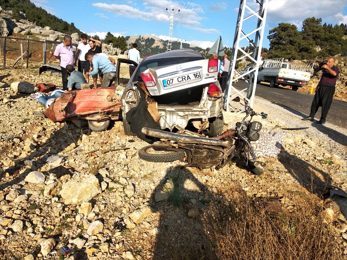 Adana\'da motosiklet ile otomobil çarpıştı: 1 ölü, 1 yaralı