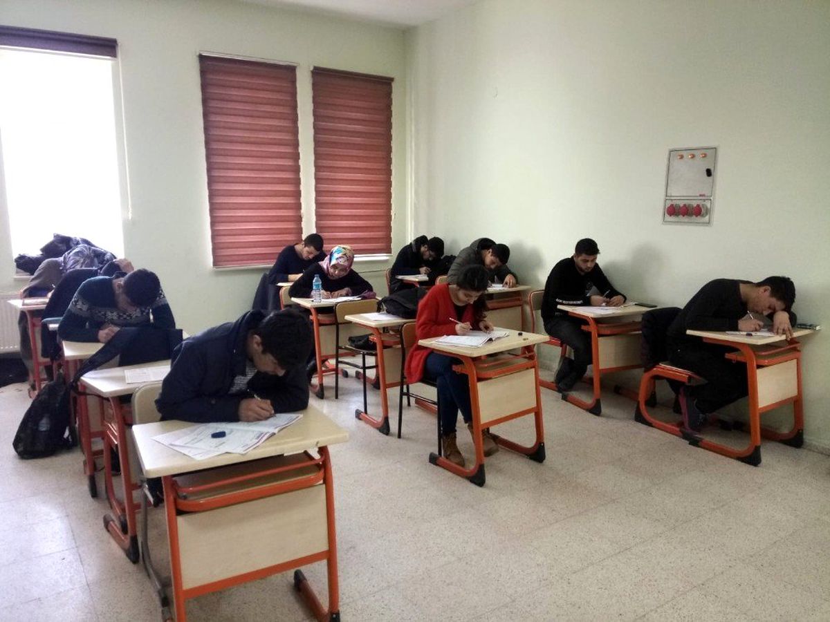 Ahlat HEM, 68 öğrenciyi üniversiteli yaptı