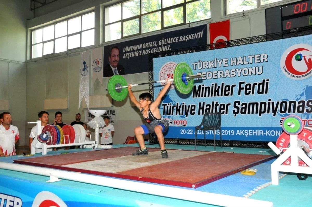 Akşehir\'de düzenlenen halter şampiyonası sona erdi