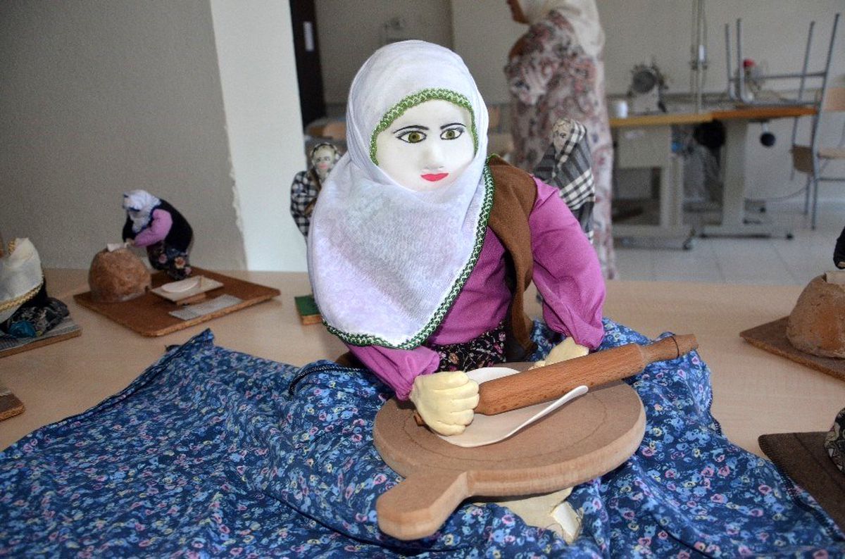 "Azet Bacı" barbie bebeğe rakip