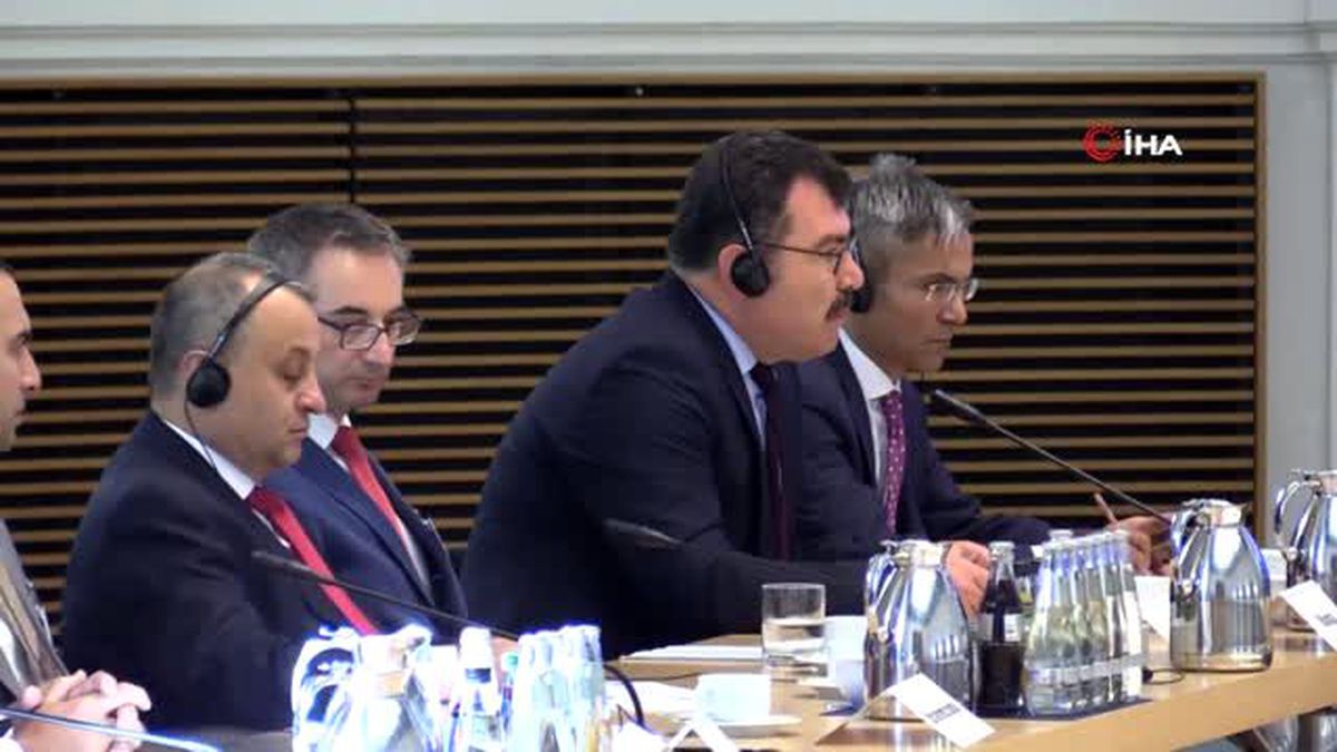 Bakan Varank ilk kez Almanya\'da açıkladı"TÜBİTAK bünyesinde bir yapay Zeka Enstitüsü kurmayı...