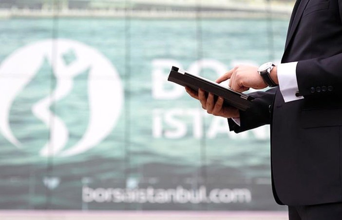 Banka kârları eridi, sanayi çıkışa geçti