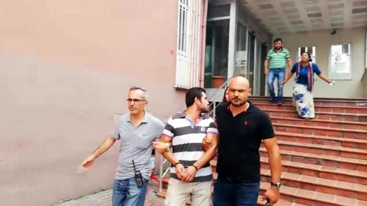 Bartın\'da gasp şüphelisi tutuklandı, annesi sinir krizi geçirdi