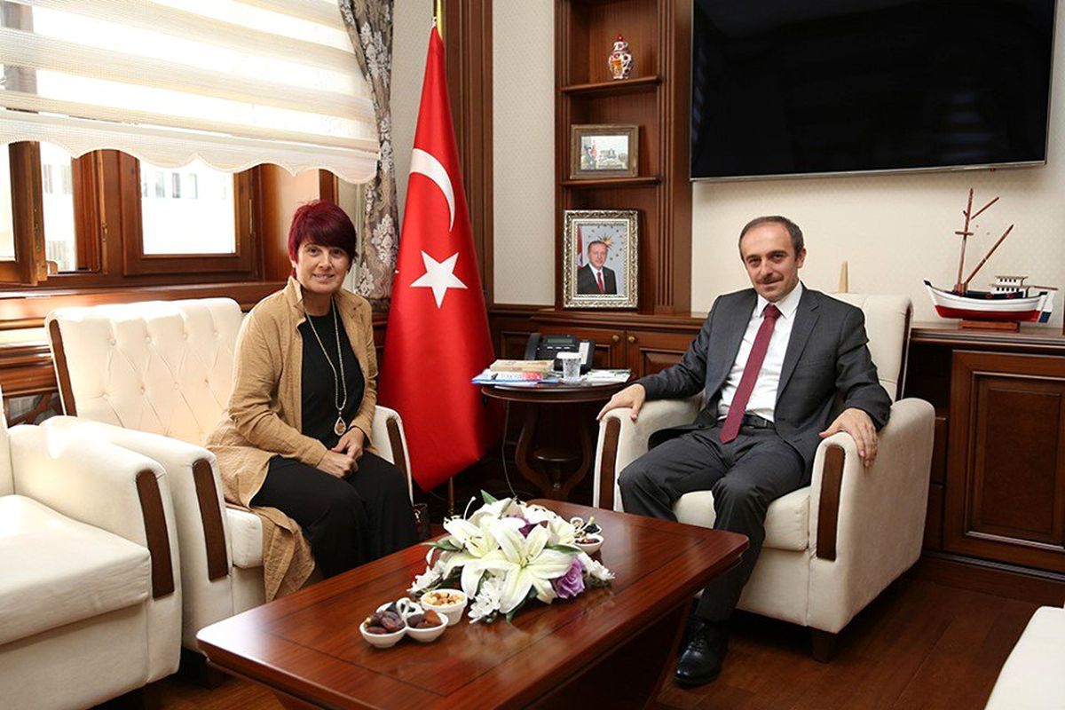 Bayburt Vakfı Kadın Kolları Başkanı Dölek, Vali Cüneyt Epcim\'i ziyaret etti